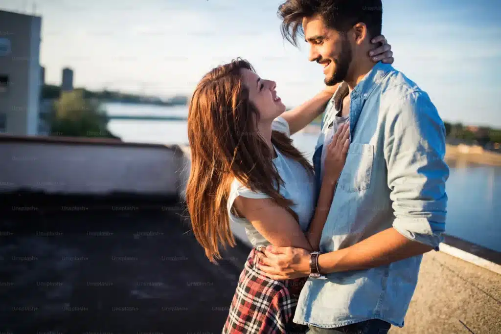 Mistä Tietää Että Ihastuminen On Molemminpuolista?5 Merkkiä 1 Mistä tietää että ihastuminen on molemminpuolista