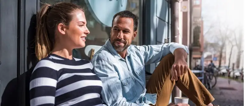 Miten ihastunut mies käyttäytyy